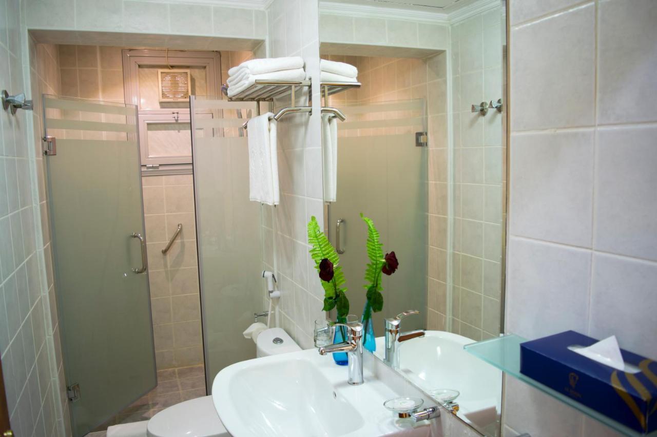 Hotel The Royal Express Sharq Kuwait City Esterno foto